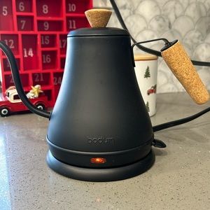 Bodum 27 oz Gooseneck Electric Kettle